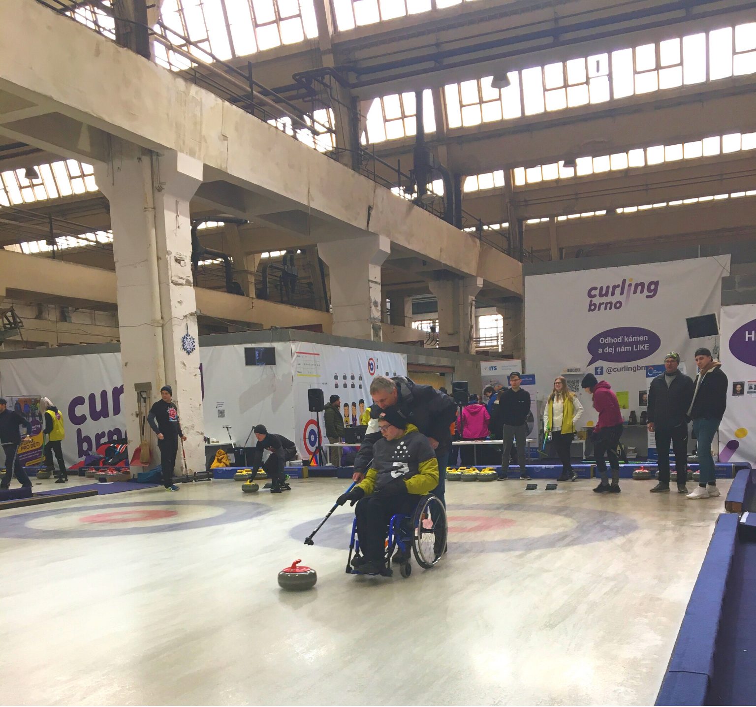 Hráli jsme curling pro Ligu vozíčkářů