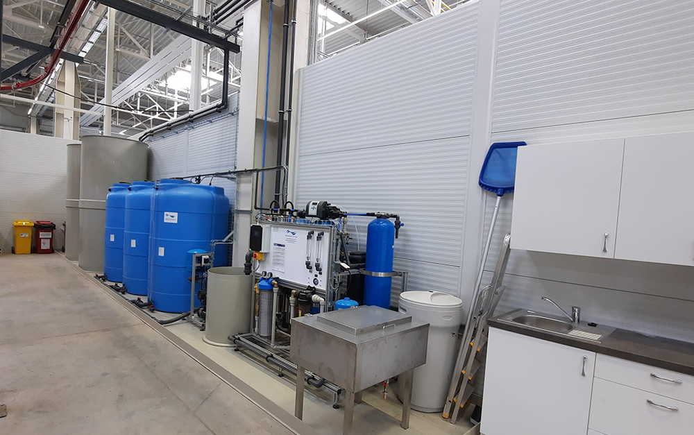 Manual coating line with pretreatment by immersion