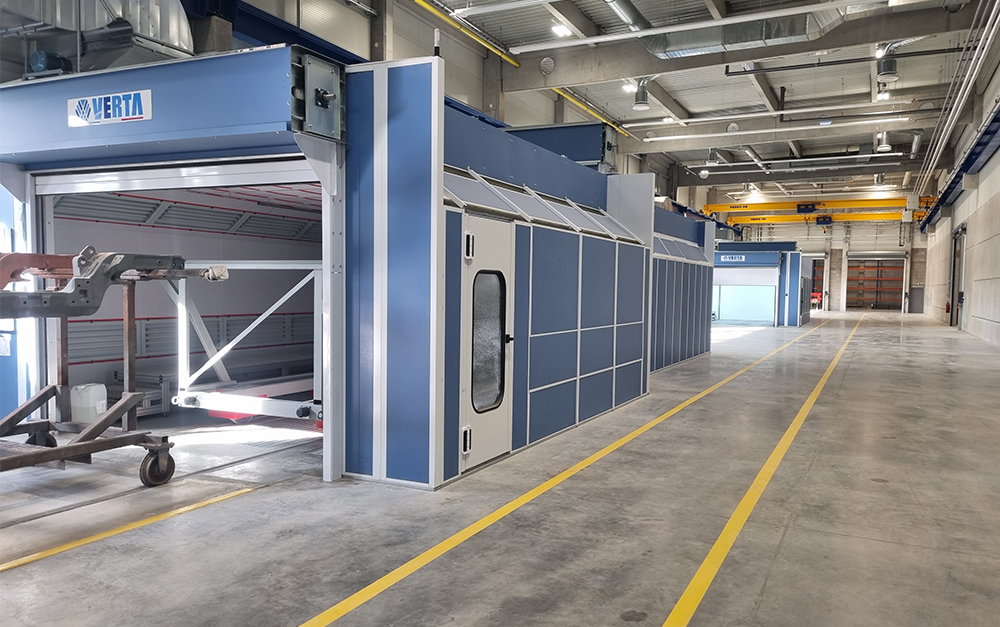 Wet coating line for chassis frames of rolling stock