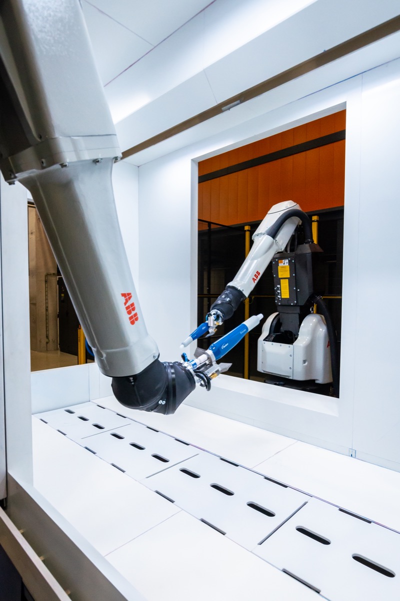 Robotická lakovna se 7° chemickou předúpravu