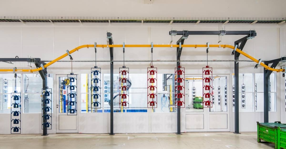 Robotische Pulverbeschichtungsanlage für die Bremsenproduktion