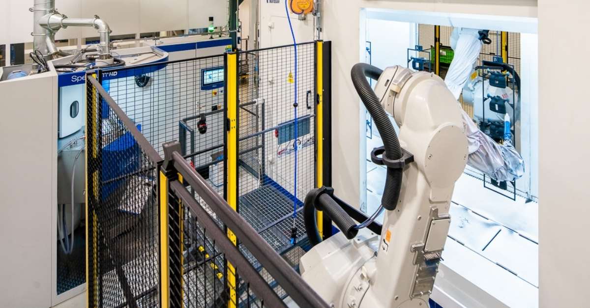 Robotische Pulverbeschichtungsanlage für die Bremsenproduktion