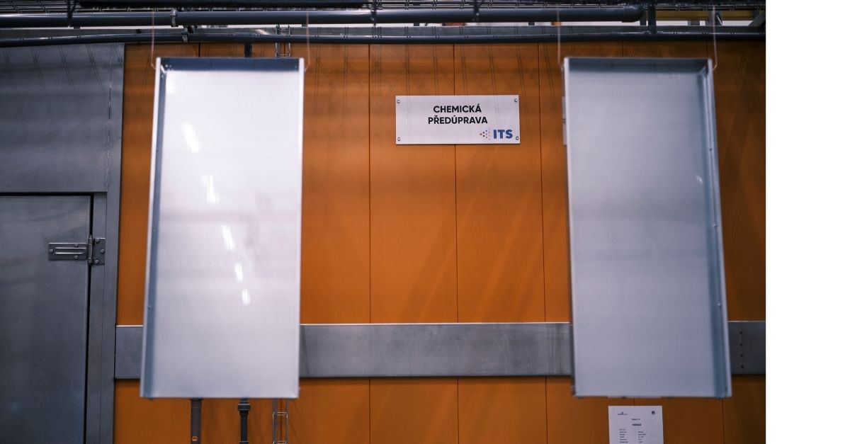 Nová průběžná prášková lakovna s robotickým lakováním